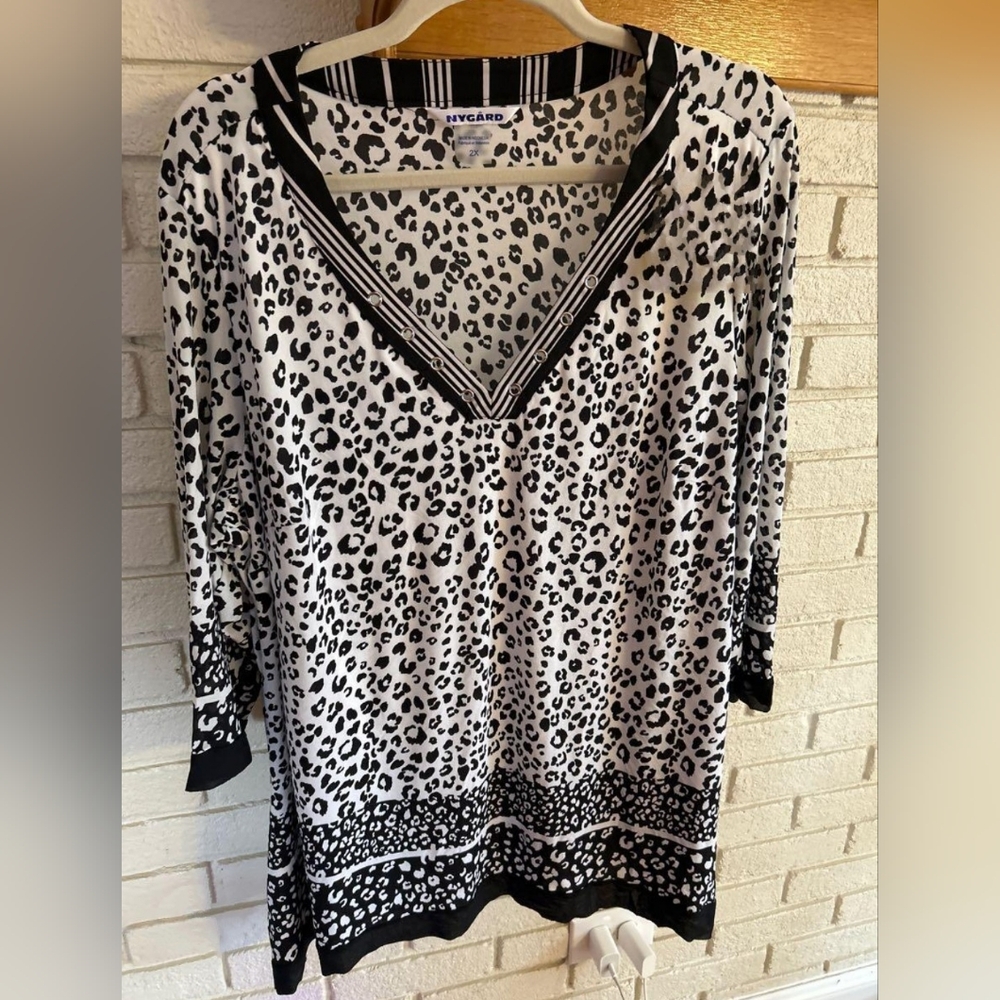NWT Peter Nygard Tunic - Black and White Animal Print - Flowy Blouse - Size XL